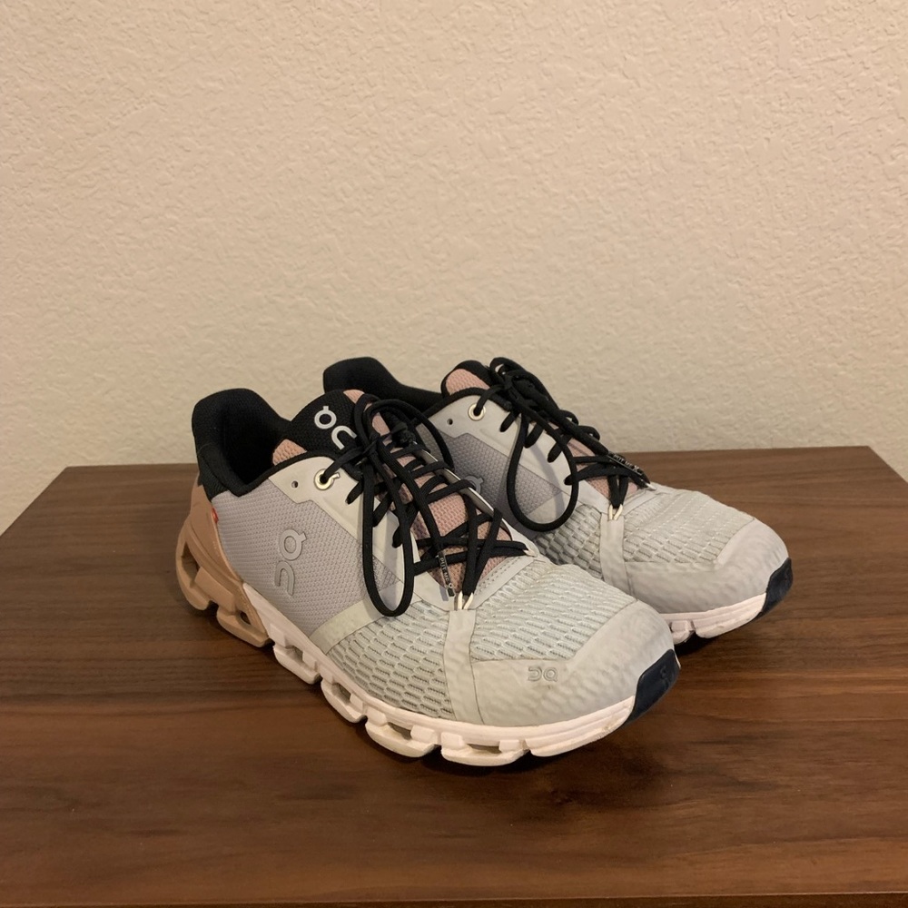Women’s On Cloudflyer in Glacier/Rosebrown